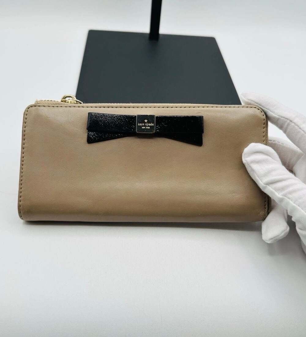 Kate Spade New York Beacon Court Lacey Zip Around Bow Wallet Beige